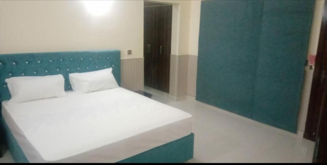Hak Mall Suites And Apartments 拉瓦尔品第 外观 照片