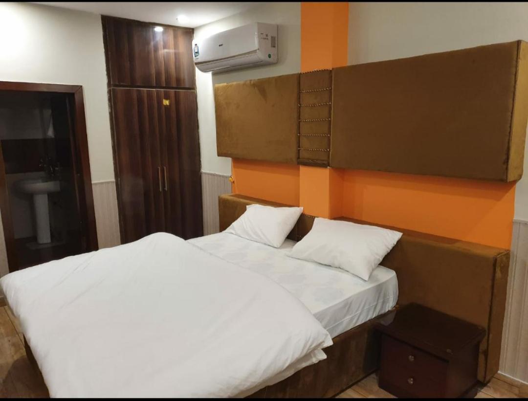 Hak Mall Suites And Apartments 拉瓦尔品第 外观 照片