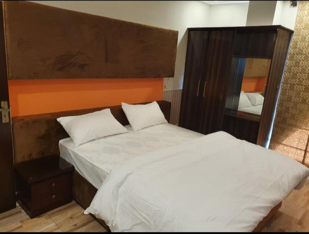 Hak Mall Suites And Apartments 拉瓦尔品第 外观 照片