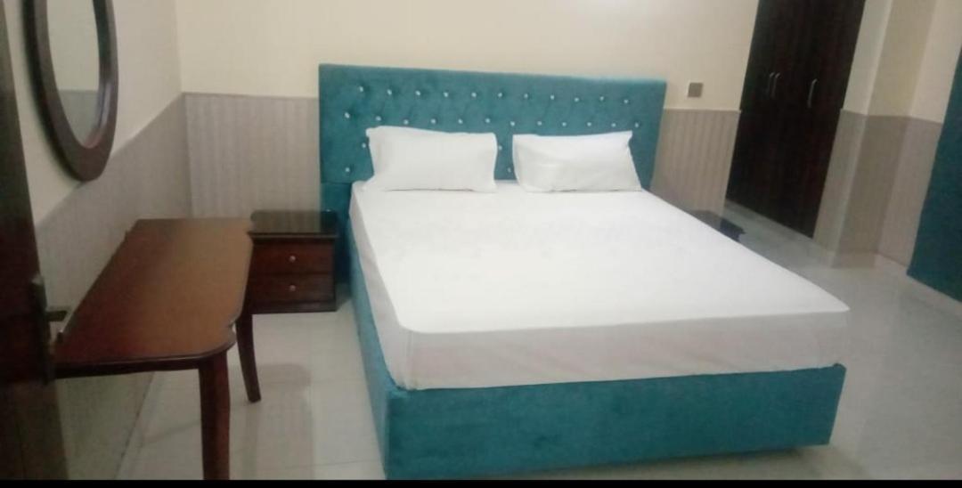 Hak Mall Suites And Apartments 拉瓦尔品第 外观 照片