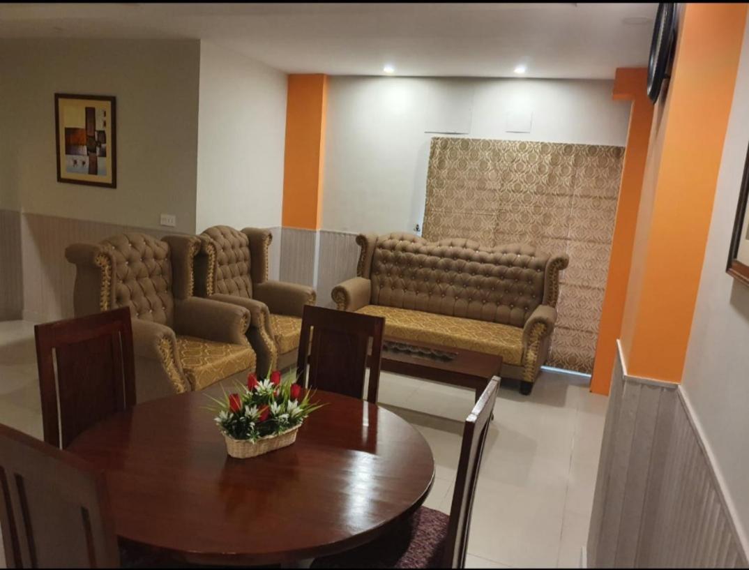 Hak Mall Suites And Apartments 拉瓦尔品第 外观 照片